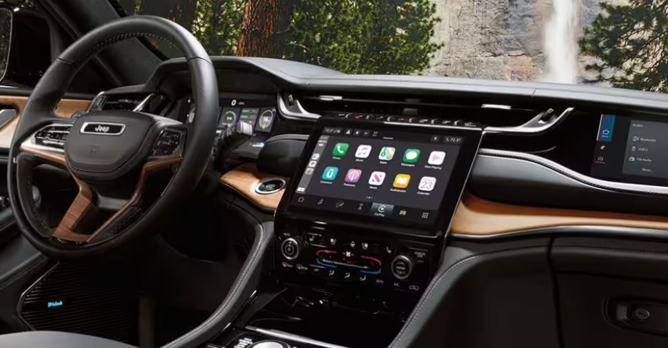 2025 Jeep Grand Cherokee Dashboard