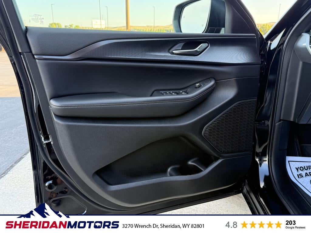 2025 Jeep Grand Cherokee GRAND CHEROKEE LAREDO X 4X4