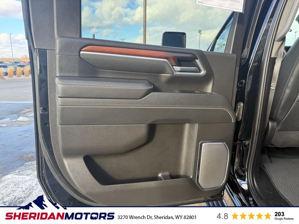 2025 GMC Sierra 3500HD 4WD Crew Cab Standard Bed Denali